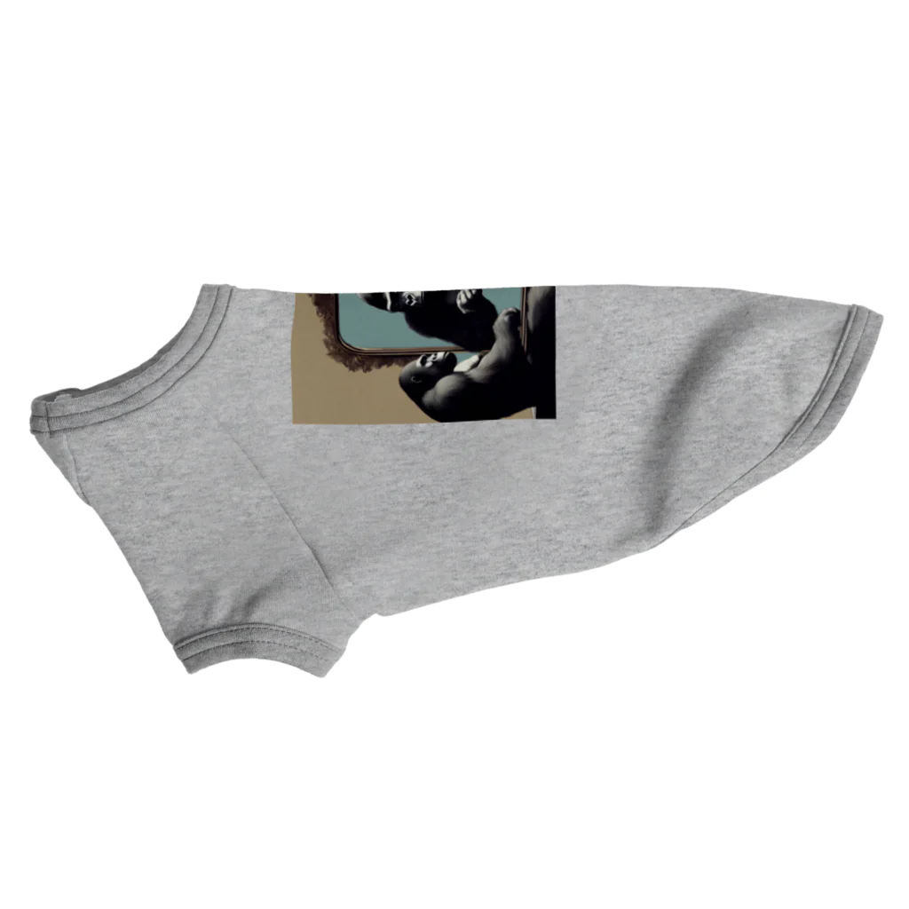 studioCHARGEの鏡に映るゴリラ Dog T-shirt