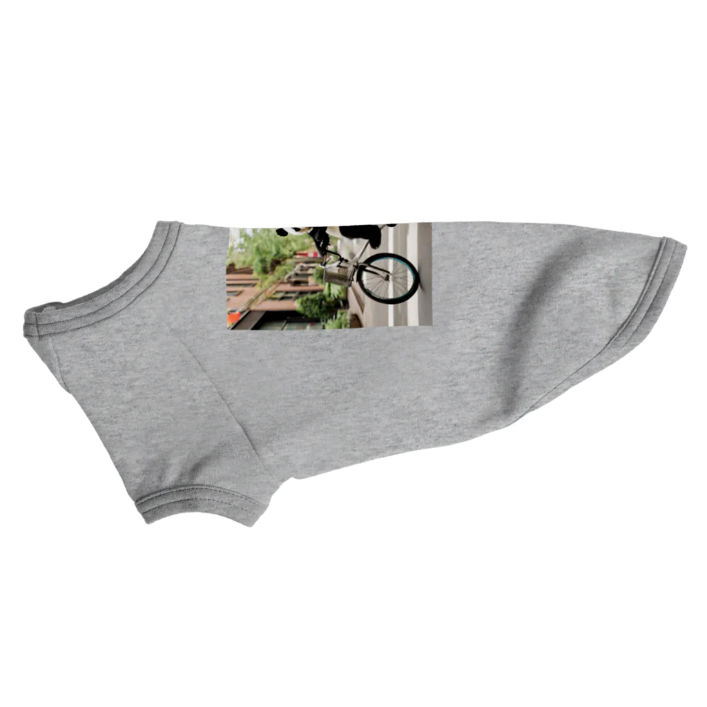 junpeiganba07の街の中を自転車で走るパンダ Dog T-shirt