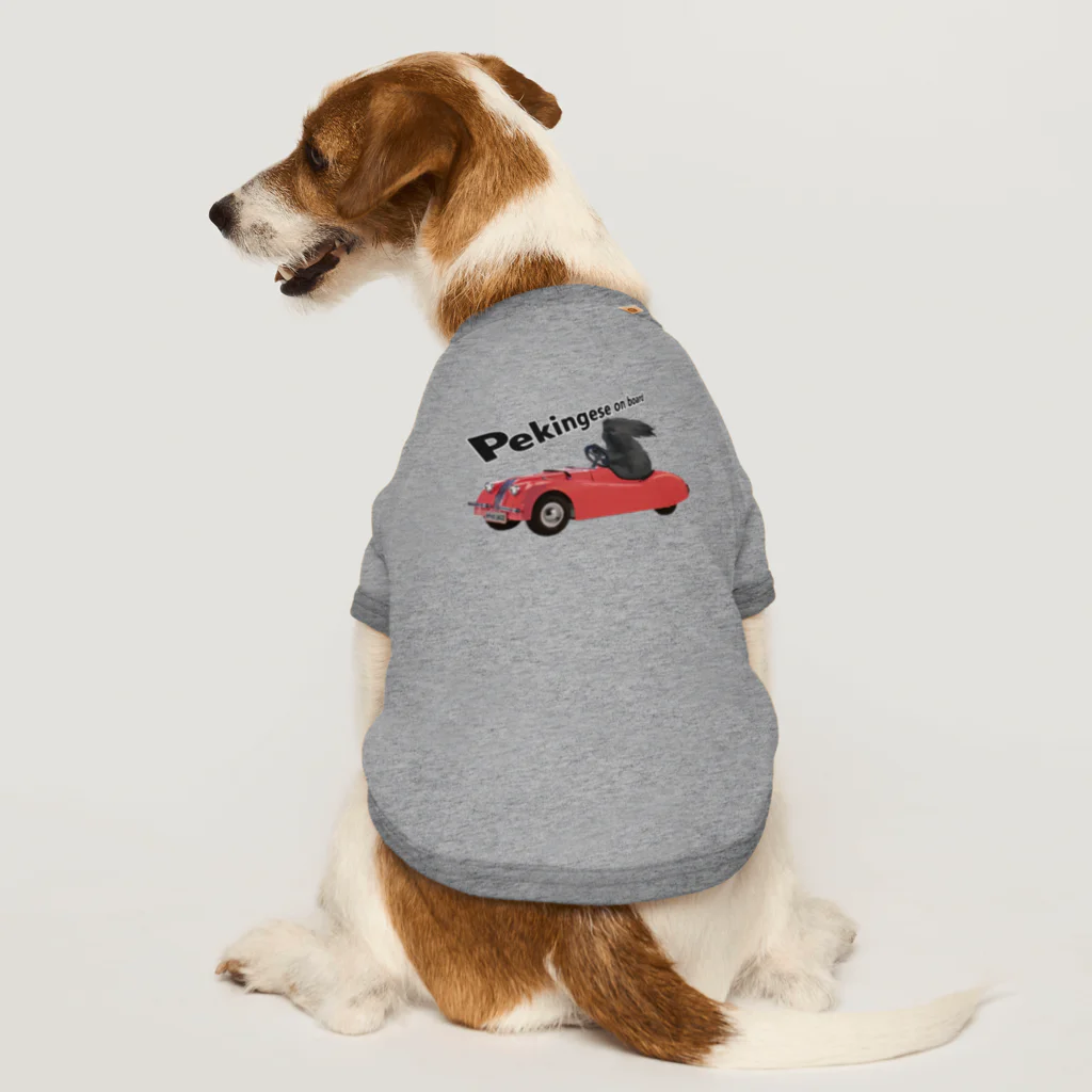 犬グッズの店しえるぶるーのレーシングカーに乗ったペキニーズ　黒 ドッグTシャツ