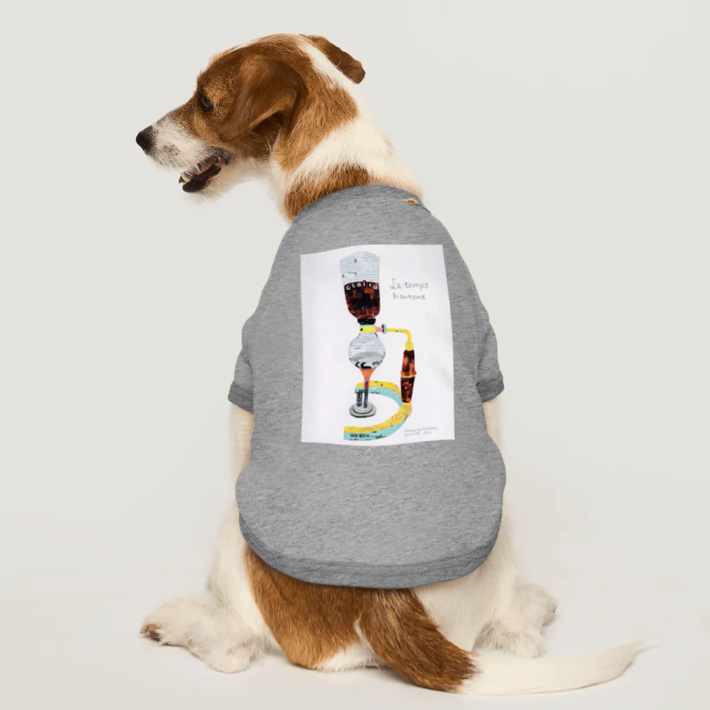 茶居家の【喫茶店】茶居家 サイフォン ペーパーコラージュ Dog T-shirt