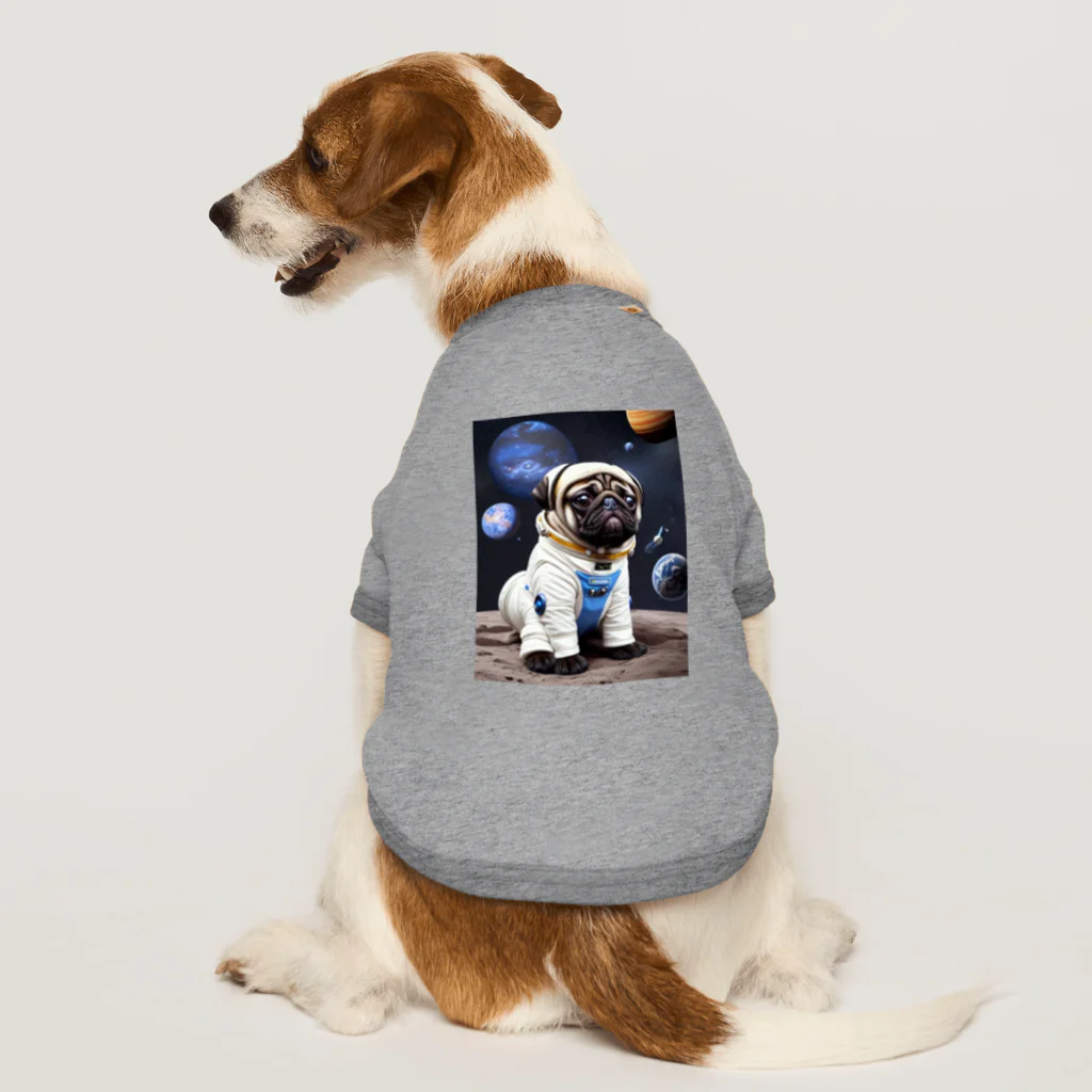 Pet_Charmの宇宙に浮かぶ愛らしいパグ！ Dog T-shirt