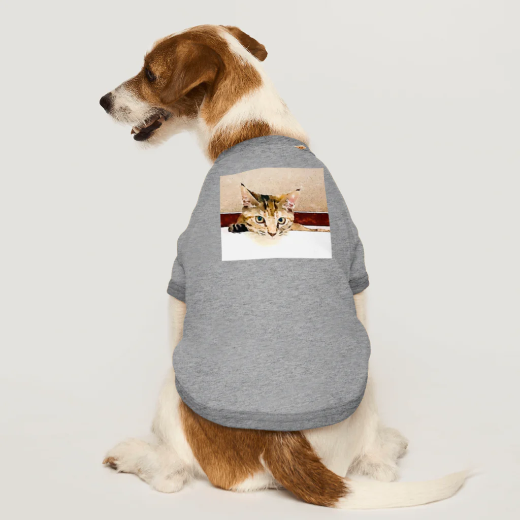 コハクの下僕を見下ろすコハク Dog T-shirt