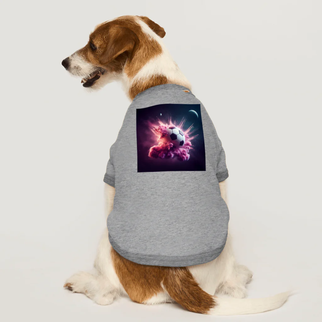 ワンダーワールド・ワンストップの宇宙の中でピンク色の煙を放ち爆発するサッカーボール③ Dog T-shirt