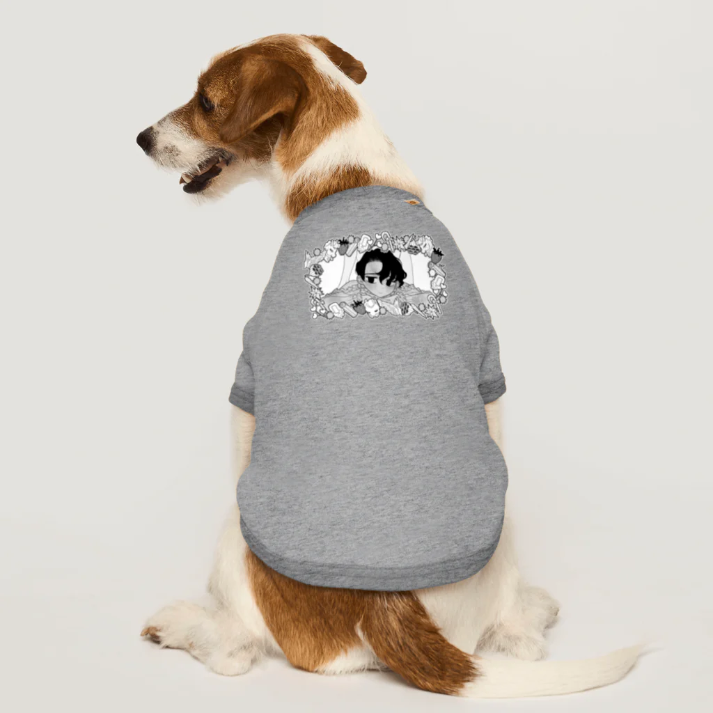 遠く静かな森の頬のマッサージを受ける美少年(文字なし) Dog T-shirt