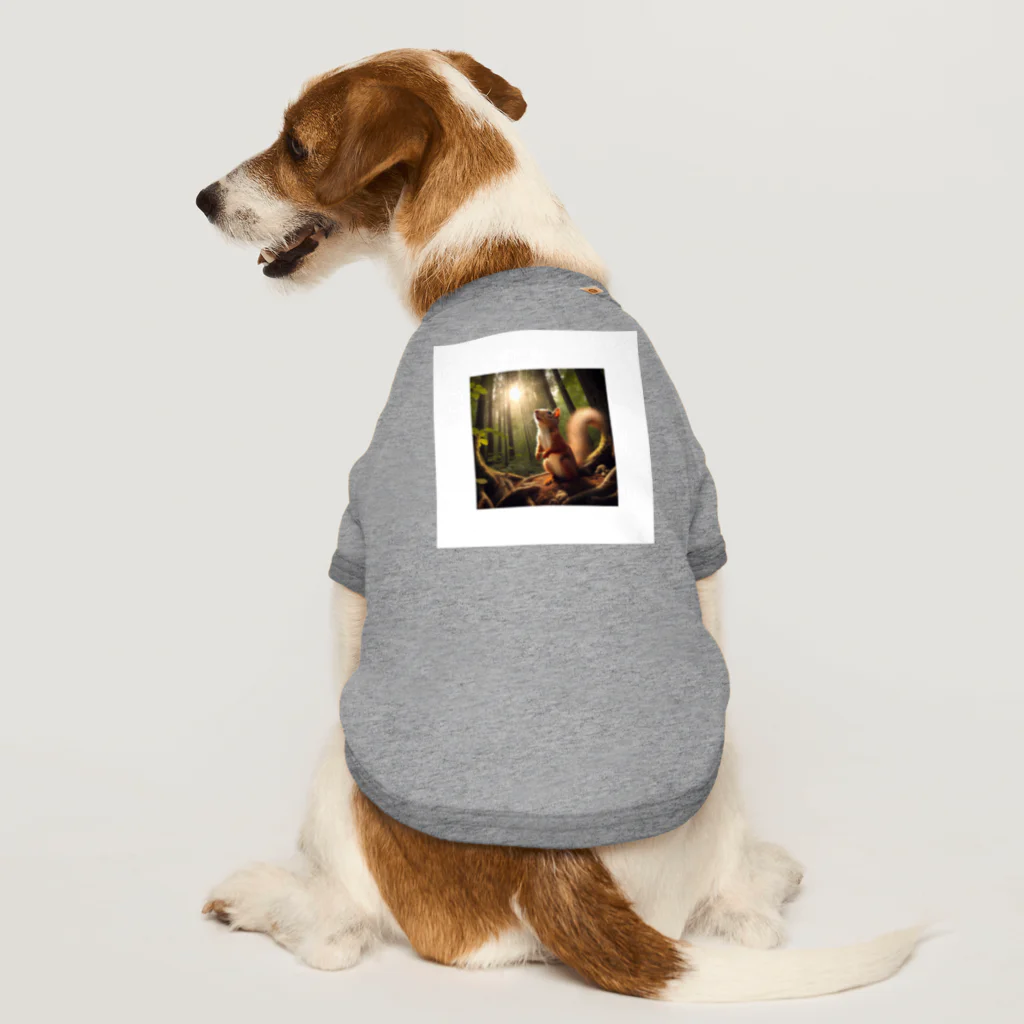 木漏れ日亭の木漏れ日の森のリス Dog T-shirt