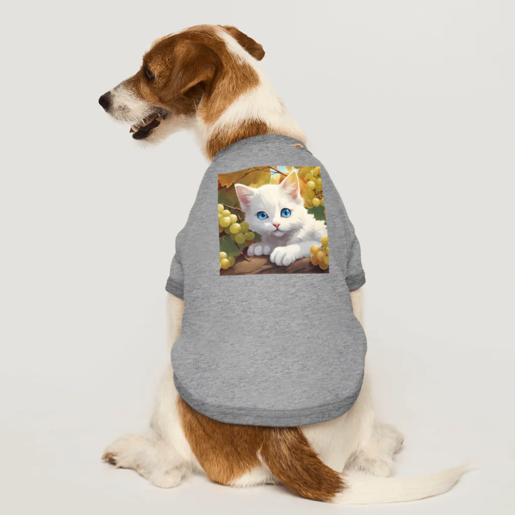 yoiyononakaの葡萄畑の番猫02 Dog T-shirt