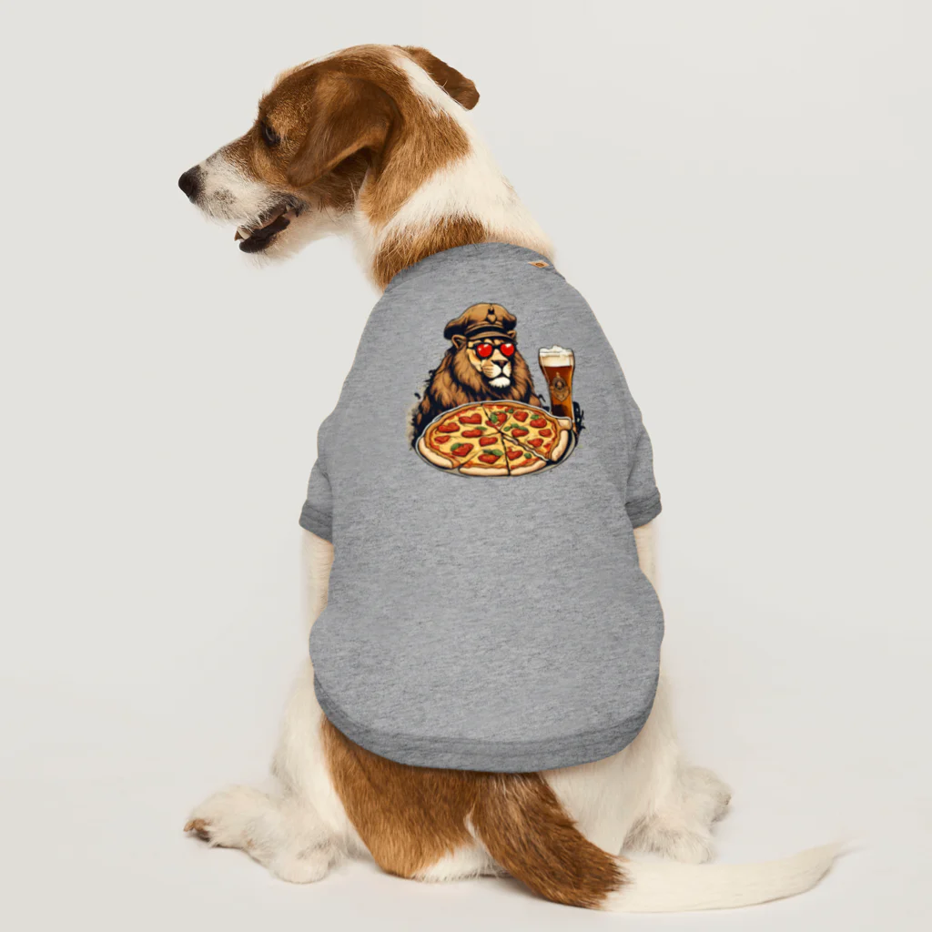 gorillArtの軍曹ライオンが愛するビールとピザ ドッグTシャツ