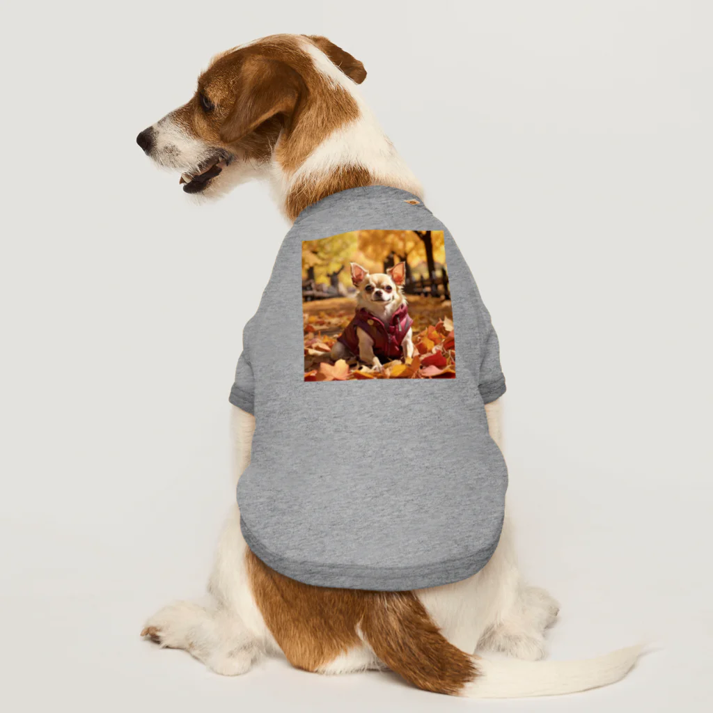 チワワ愛好家ショップの秋色とチワワのキュートさが美しい調和を奏でる光景！ Dog T-shirt