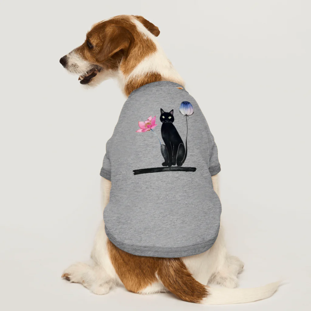 幸運のしっぽの黒猫と花 Dog T-shirt