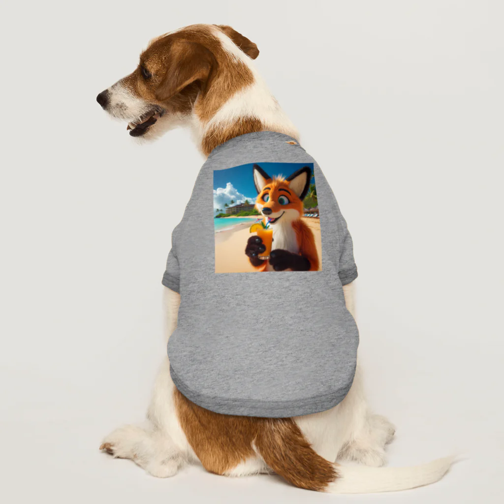 YFCのハワイのリゾートビーチでトロピカルドリンクを飲んでいる陽気なキツネ② Dog T-shirt