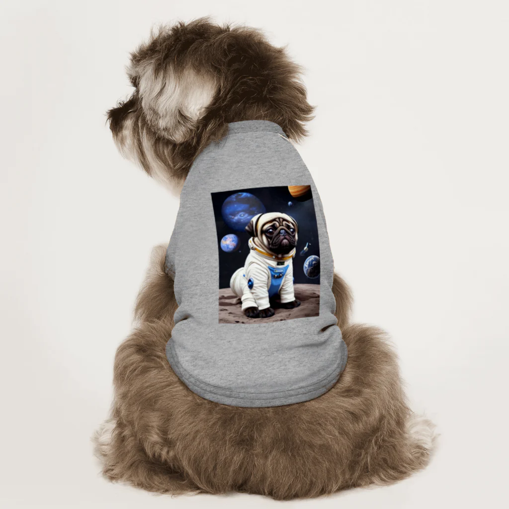 Pet_Charmの宇宙に浮かぶ愛らしいパグ！ Dog T-shirt