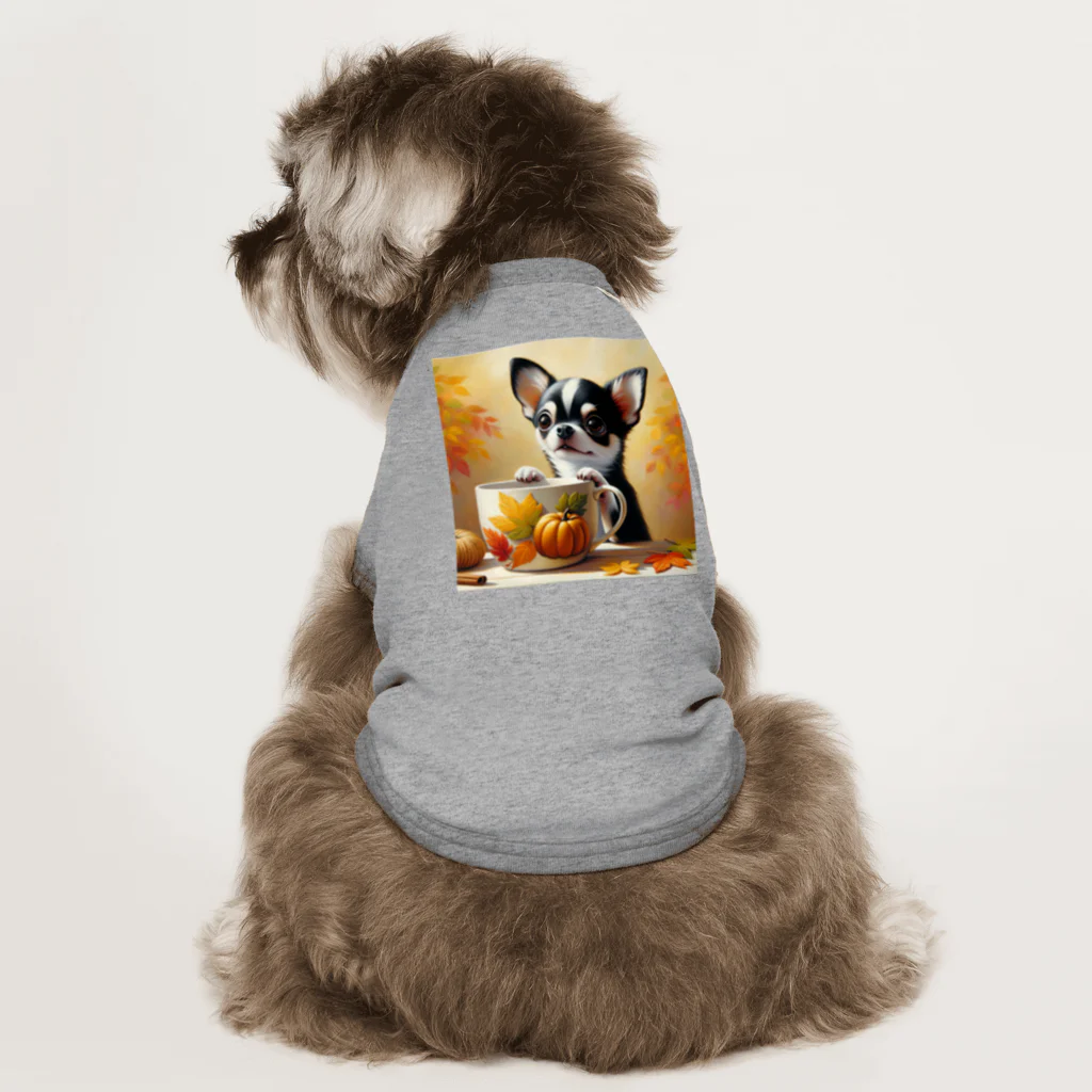 DeenaDeeのAutumn Curiosity: Chihuahua & Mug Magic 秋の好奇心: チワワとマグカップ Dog T-shirt