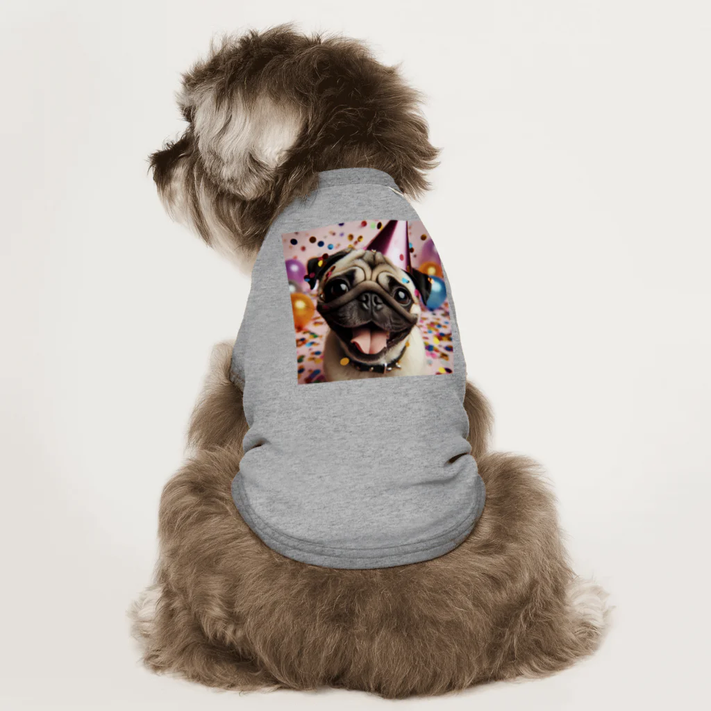 me-me shopのハッピーパグ Dog T-shirt