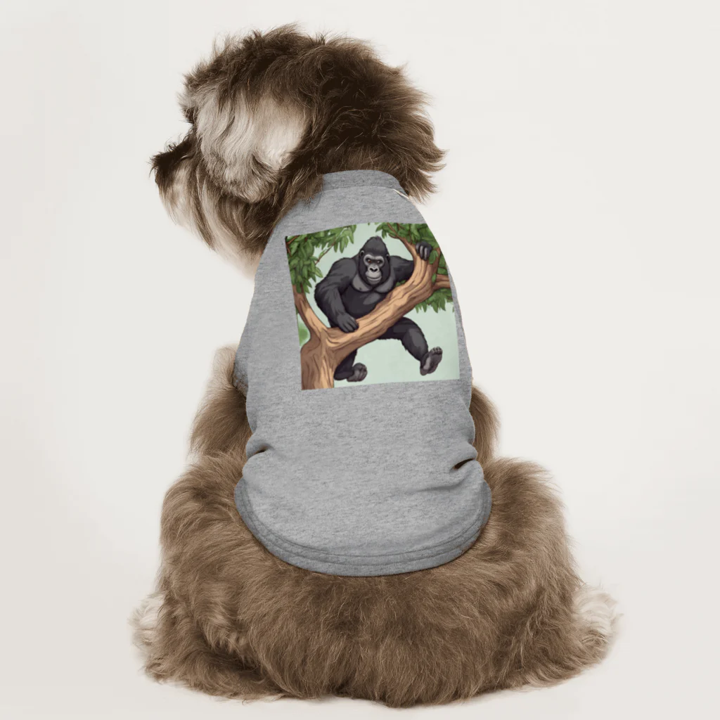 namuhatimanの木を登っているゴリラ Dog T-shirt