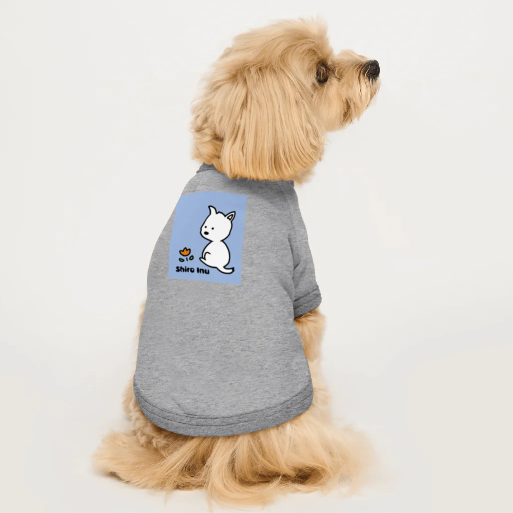 白い犬のハクの犬と花 ドッグTシャツ