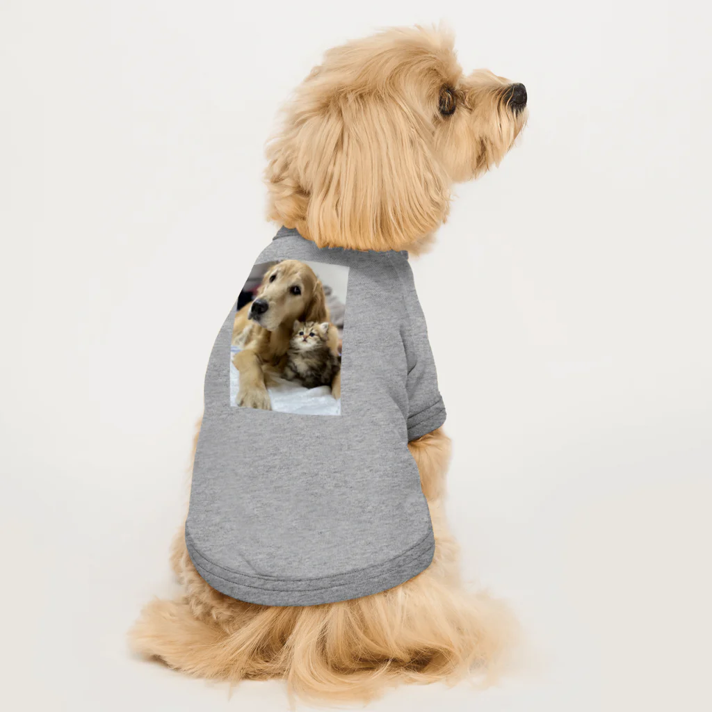 ゴールデンのまりとラブラドールのオレオに娘のあかりちゃんのまり仔猫ドック Dog T-shirt