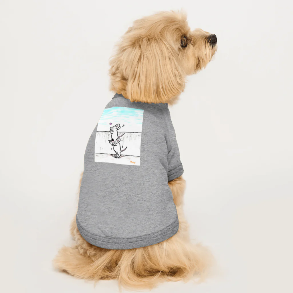 macomaco SUZURISTOREの海辺を見つめるリリー、支えるジョーイ Dog T-shirt