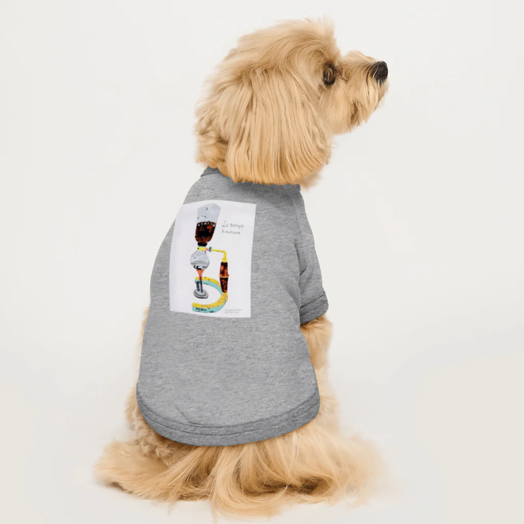 茶居家の【喫茶店】茶居家 サイフォン ペーパーコラージュ Dog T-shirt