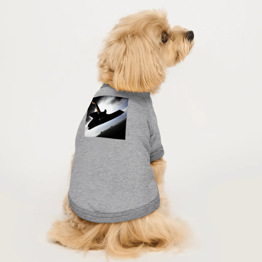 dolphineの空中に浮いてる巨大ギター Dog T-shirt