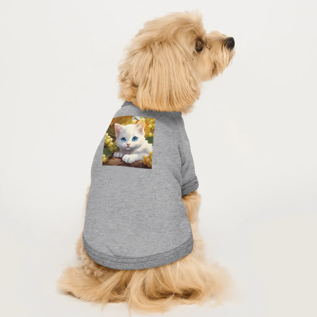 yoiyononakaの葡萄畑の番猫02 Dog T-shirt