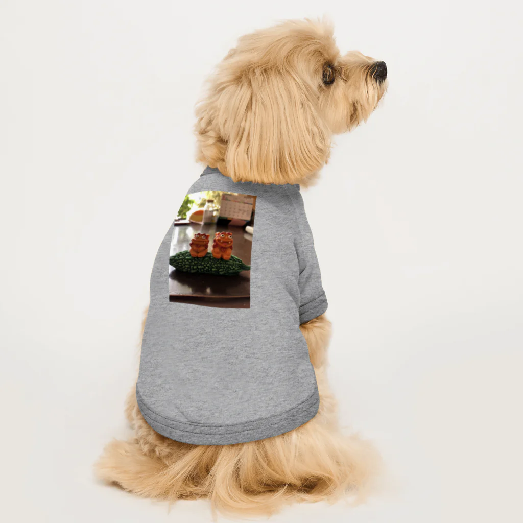 toyoda_hatti0608のゴーヤに乗ったシーサー Dog T-shirt