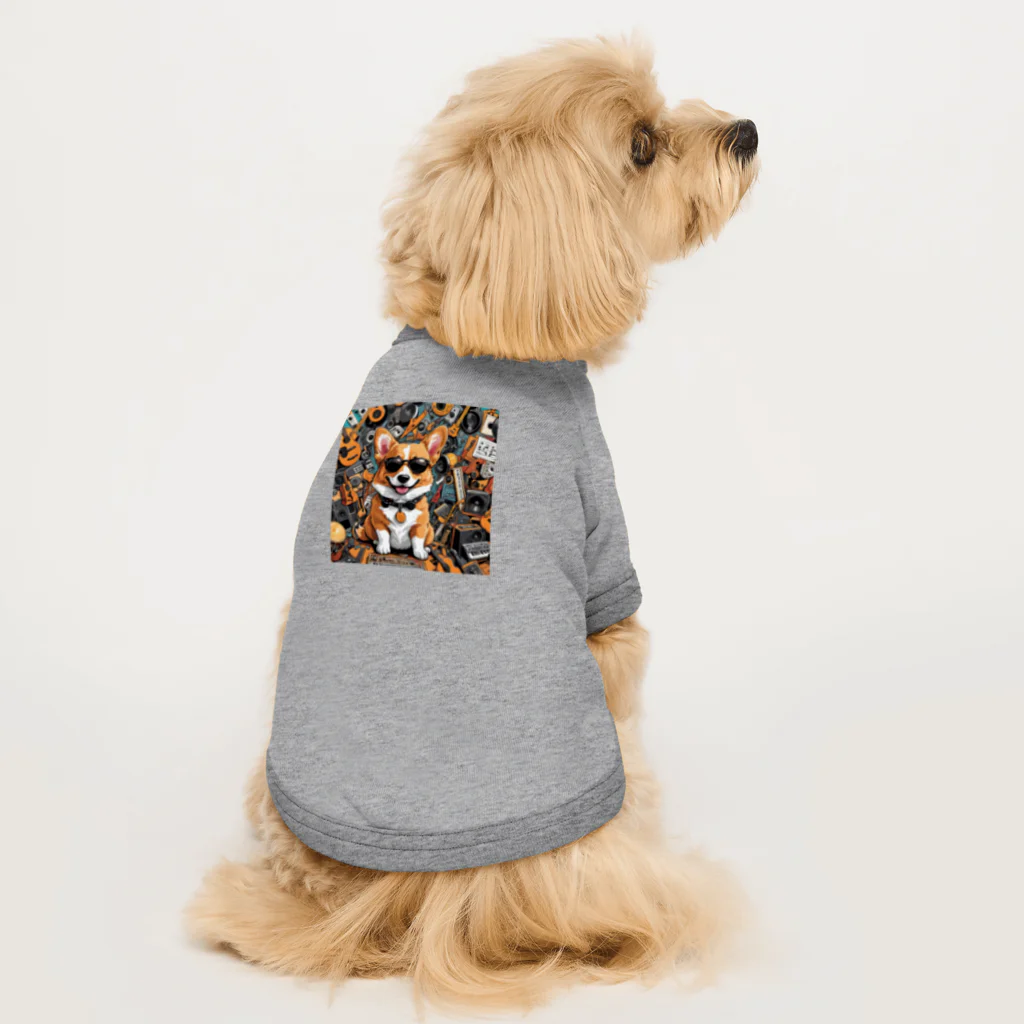 アニマルアーティファクトの楽器に囲まれているコーギー Dog T-shirt