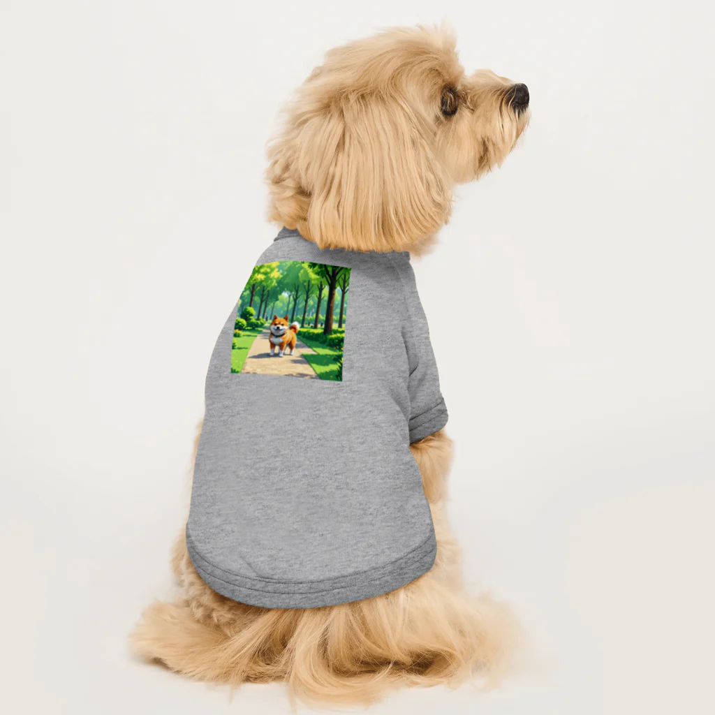 tokutokの散歩をしている柴 Dog T-shirt