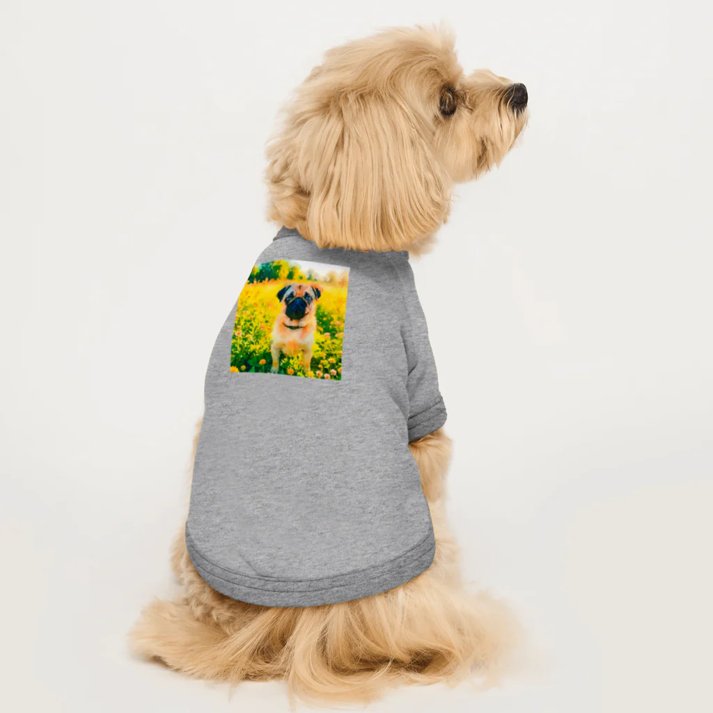 犬好きのしましまの水彩画の犬 花畑のパグのイラスト Dog T-shirt