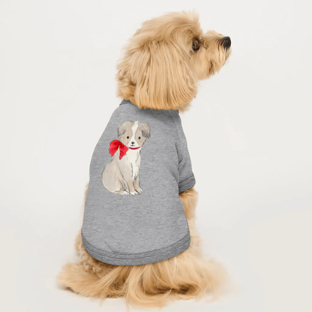 小さな星の庭の赤いリボンの犬 ドッグTシャツ