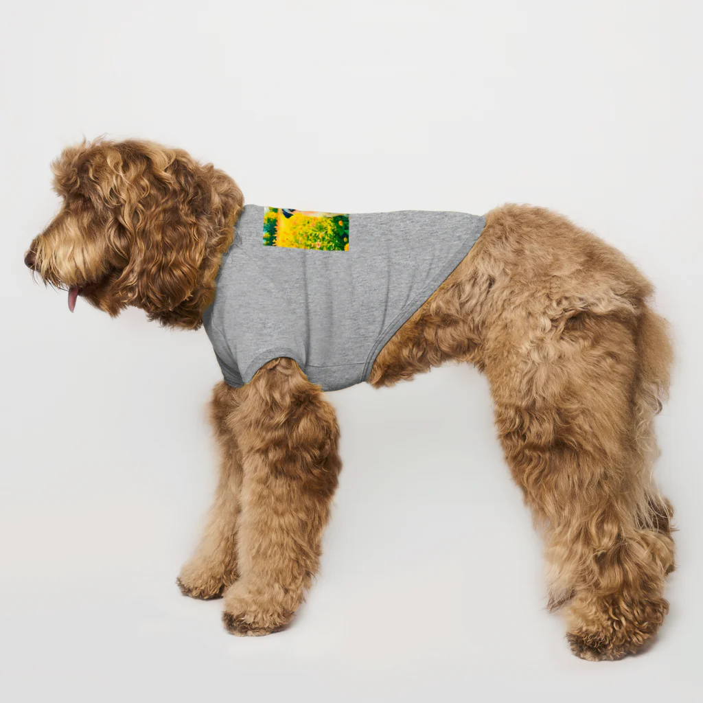 犬好きのしましまの水彩画の犬 花畑のパグのイラスト Dog T-shirt