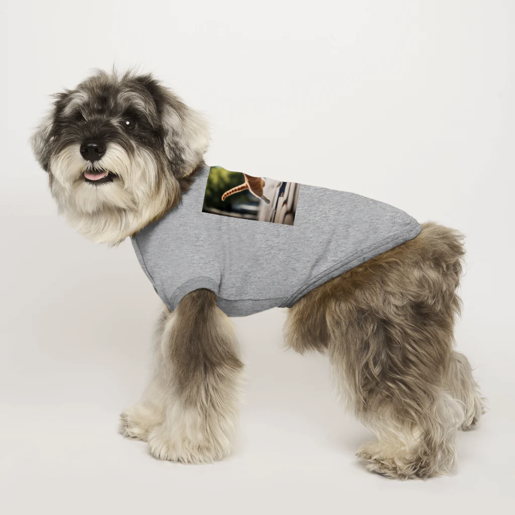 emeralのジャンプする猫 Dog T-shirt