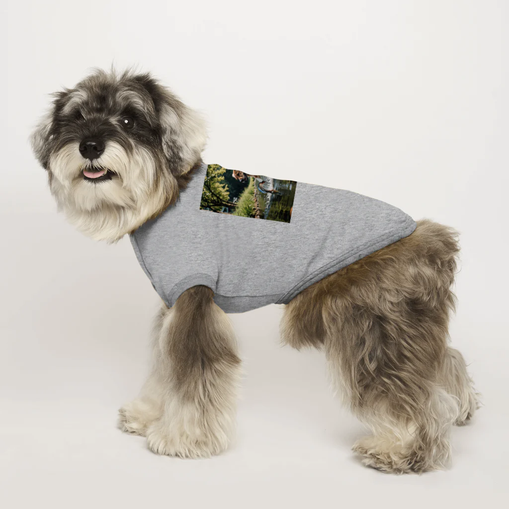 kokin0の水辺を走る犬 dog runnning on the water Dog T-shirt