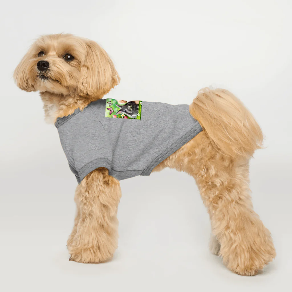 hachitaroのうさぎのネザーランドドワーフと犬のトイプードル Dog T-shirt