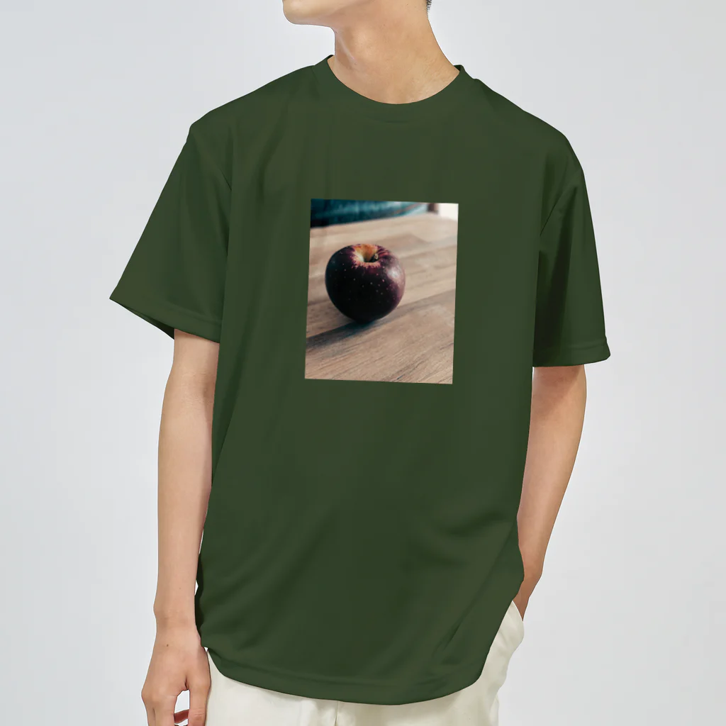 gunacoのアンニュイりんご Dry T-Shirt