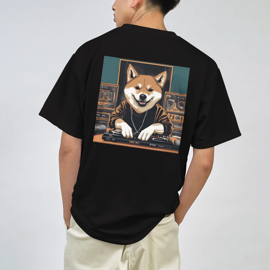 AISHOP のDJ Shiba Inu ドライTシャツ