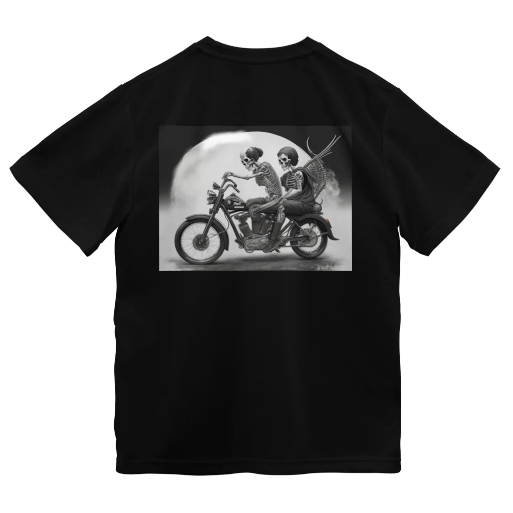 Skull sectionのバイクとガイコツ（黒メイン） ドライTシャツ