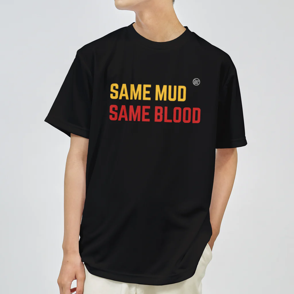 イヌとはしるの【CXers BRIG.】SAME MUD,SAME BLOOD  ドライTシャツ