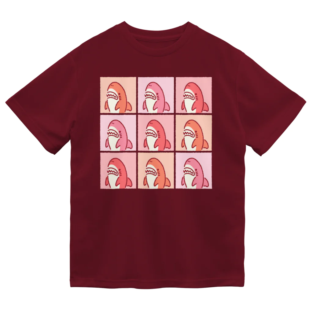 サメ わりとおもいの9匹のサメピンク ドライTシャツ