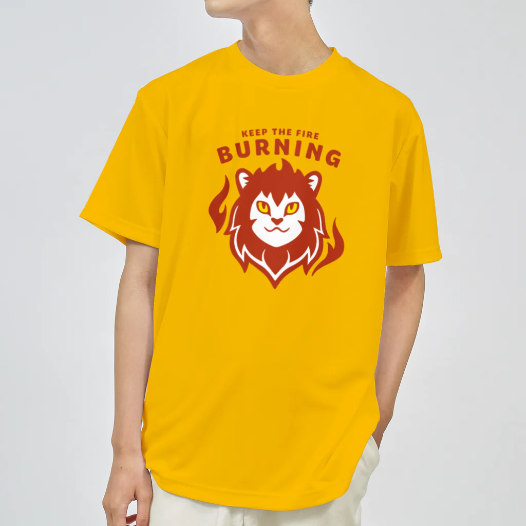 kocoon（コクーン）の燃え続けるライオン ドライTシャツ