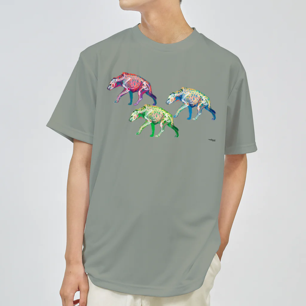 どうぶつのホネ、ときどきキョウリュウ。の３ひきのブチハイエナ ドライTシャツ