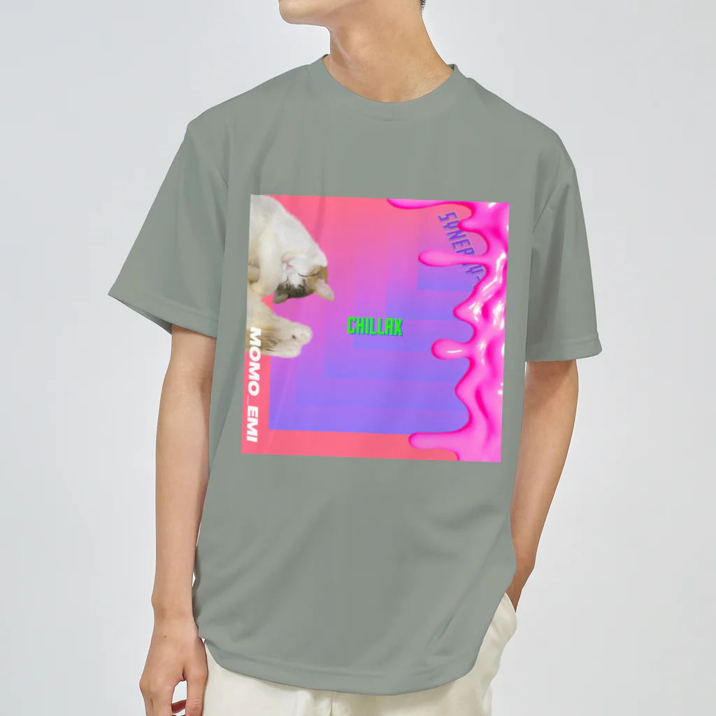 momo_emiのmomo_emi chillax Dry T-Shirt