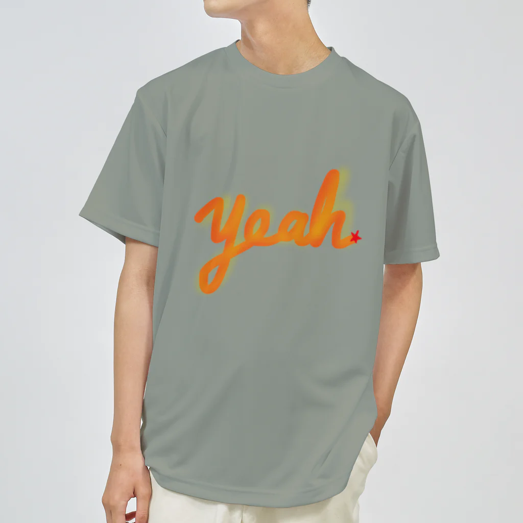 ミーミー⭐︎イニシャルズ/スージーズストアのyeah(イェーイ)グッズ🌟 ドライTシャツ