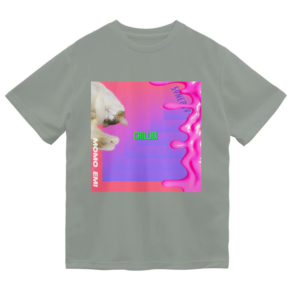 momo_emiのmomo_emi chillax Dry T-Shirt