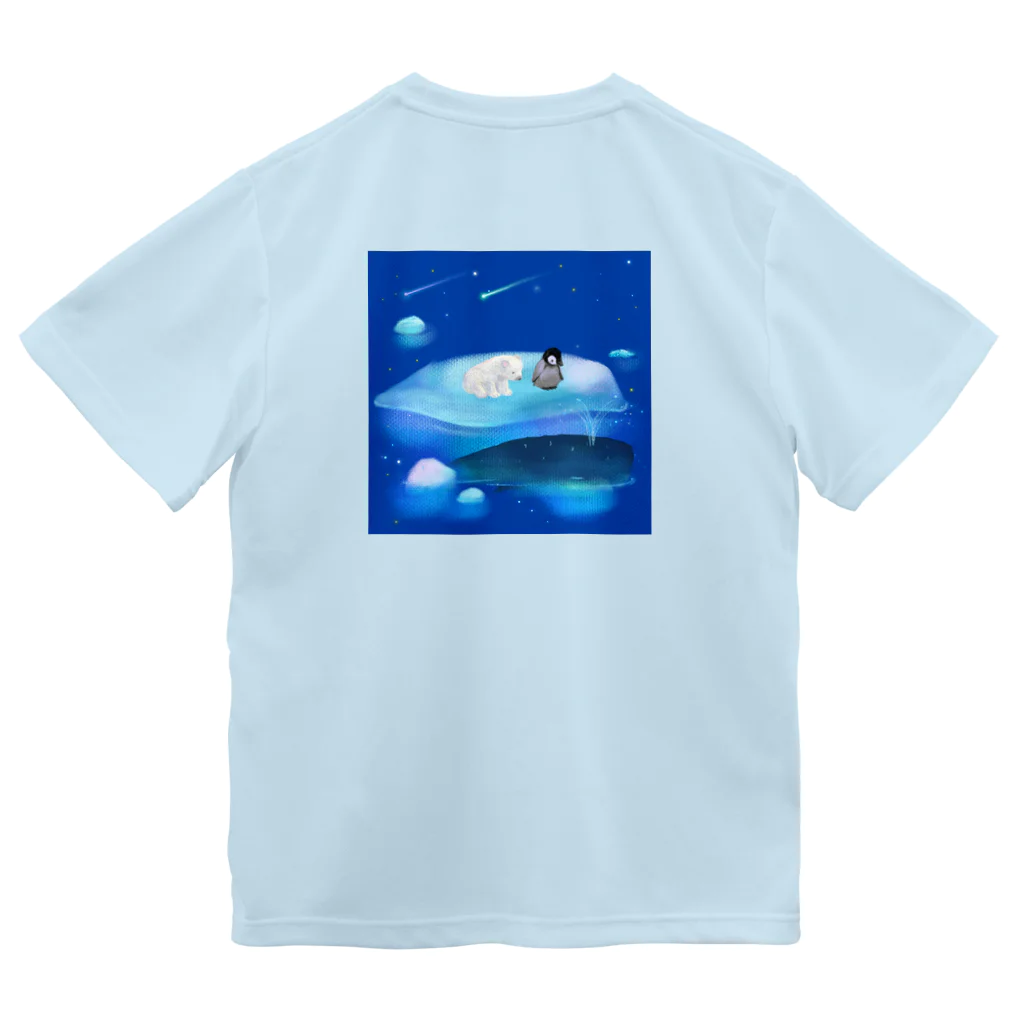 NORIMA'S SHOP の漂流した氷の上でクジラを眺めるしろくまくんとペンギンちゃん ドライTシャツ