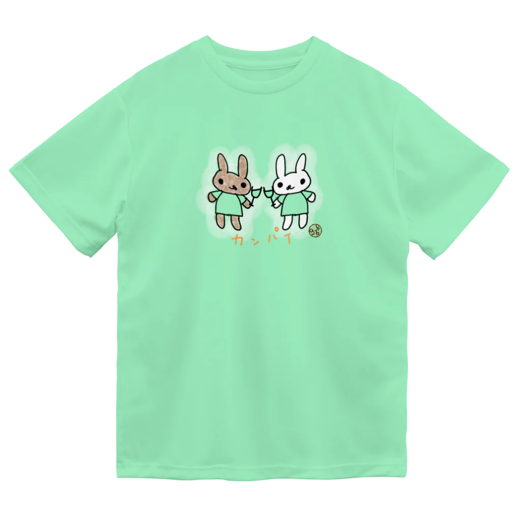 grk0 🌟ウサギのチャとシロ〜時々カッパの着せ替え　チャとシロ　カンパイ ドライTシャツ