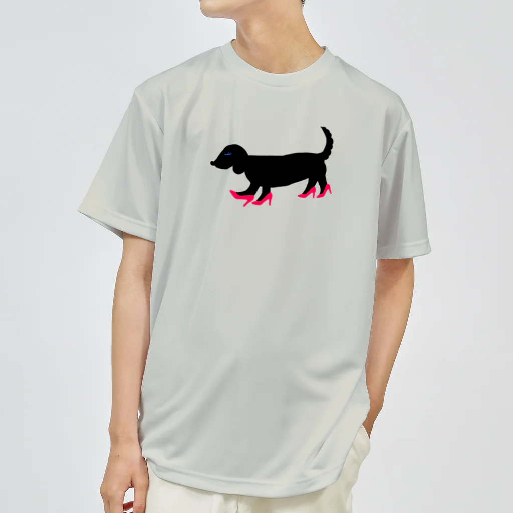 CHOSANAのハイヒールを履いた犬 Dry T-Shirt