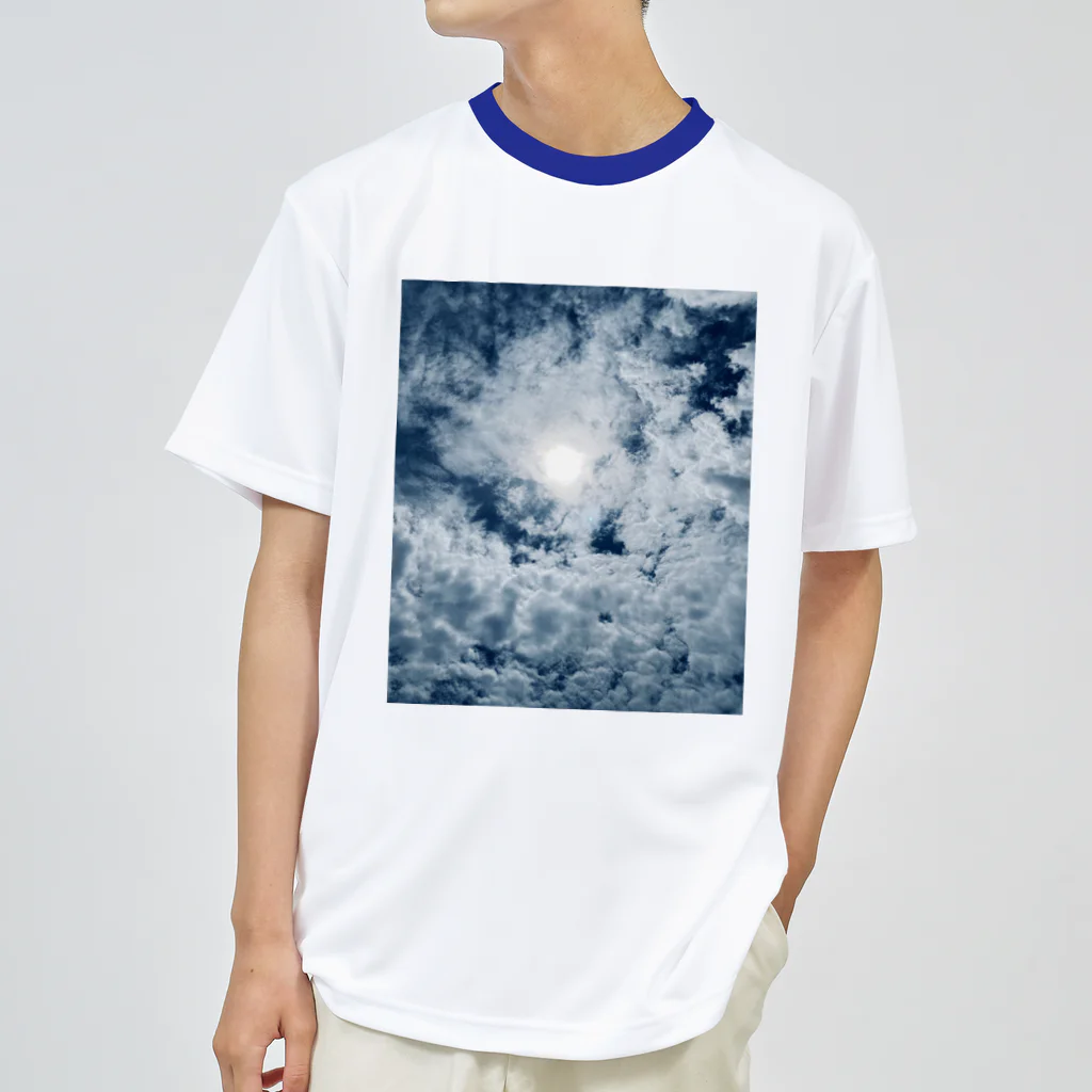 いつかの景色のBlue Moon Sky ドライTシャツ