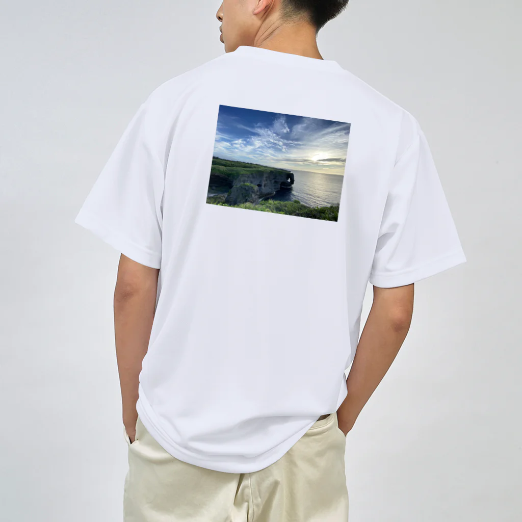 oki_sceneryのおーえす青文字写真付き万座毛 ドライTシャツ