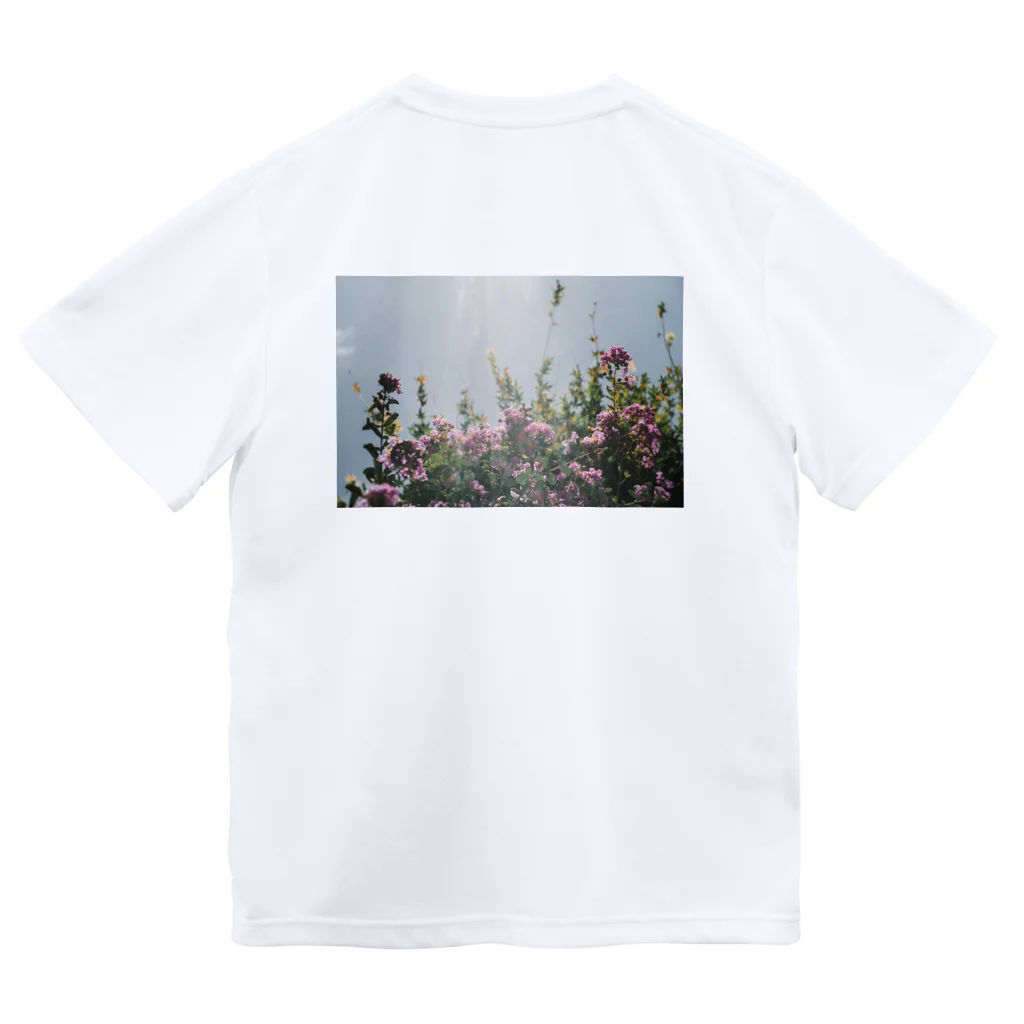 日常の一コマの空と花 Dry T-Shirt