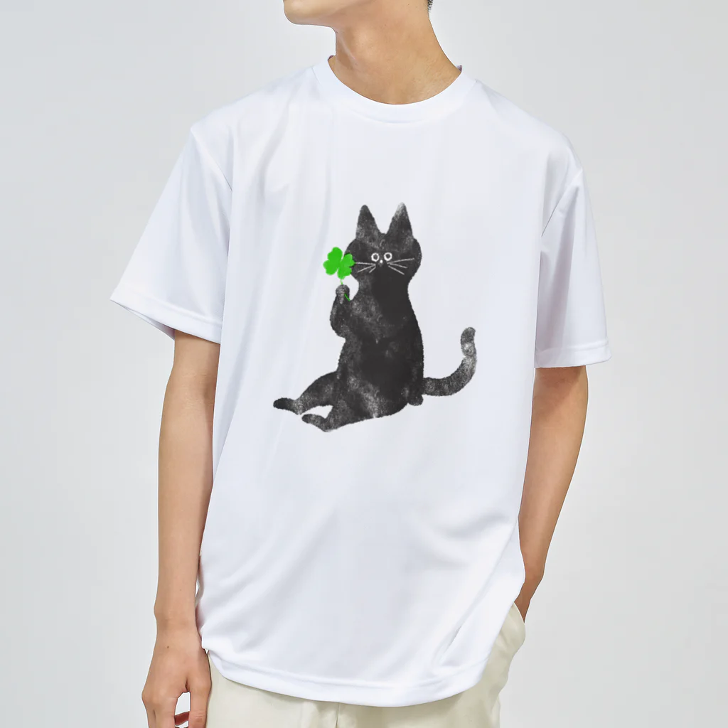 asako-shopの四葉のクローバーとねこ🍀 ドライTシャツ